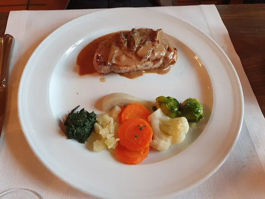 Stéphanie L_Gasthaus Drei Eidgenossen_Brittern_avis