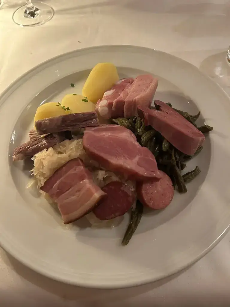 Roland Moeri_Gasthaus Drei Eidgenossen_Brittern_avis