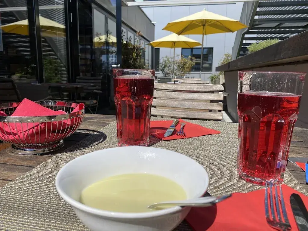 Antonio & Silvia Aerni_Tavolo_Lyssach-Alchenflüh_review