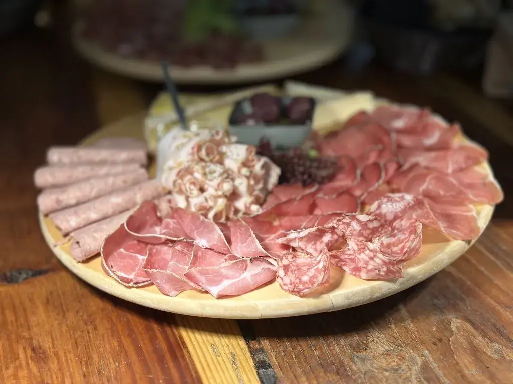 Nicos Decarli_Grotto America_Tegna_review