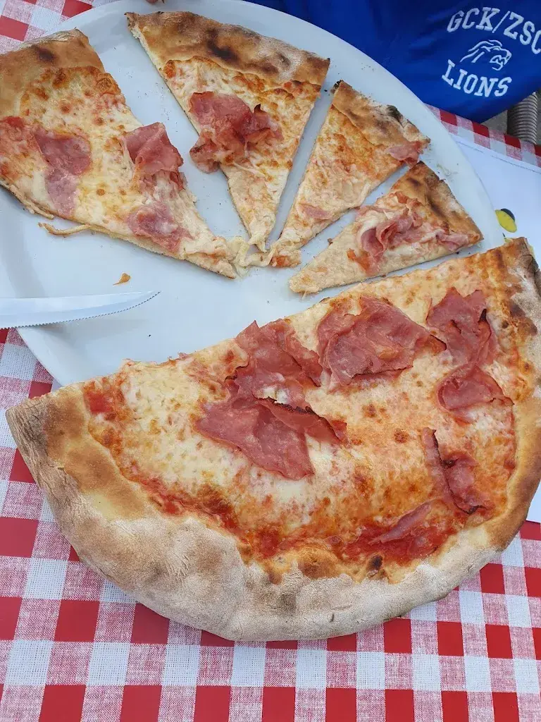 Ramona Hottinger- Züger_Pizzeria Ponton_Claro_review