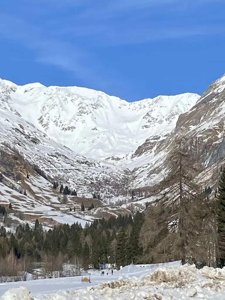 Shae Wender_Relais Lucomagno_Olivone_review