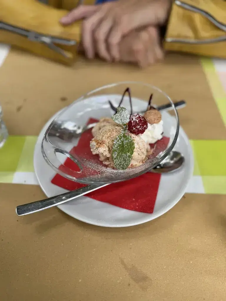 Eveline Rossi-Jackson_Grotto del Mulino_Morbio Inferiore_review