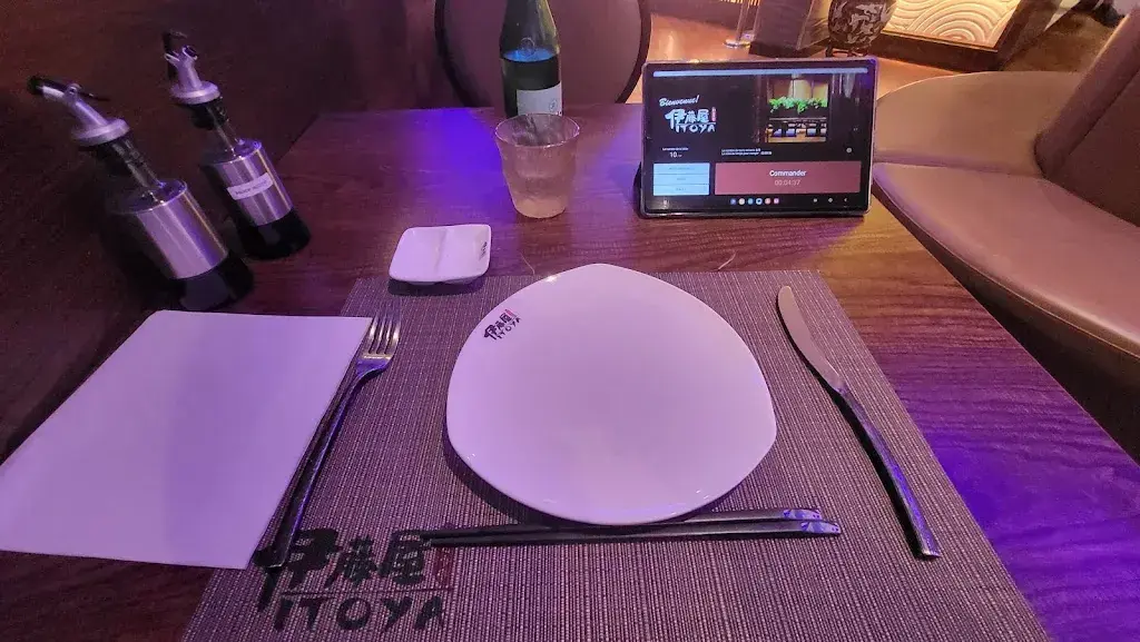 Thorsten Schreiner_Itoya_Crissier_review