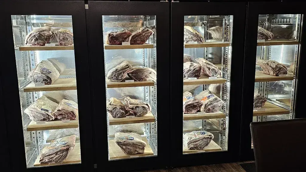 Michael Wircer_Valais-style Tavern_le-Lignon_avis