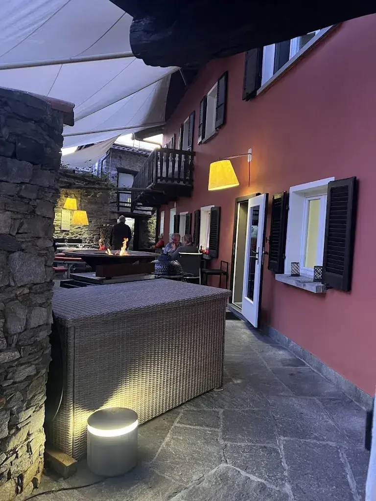 winnie hoe_Senza Punti_Contra_review