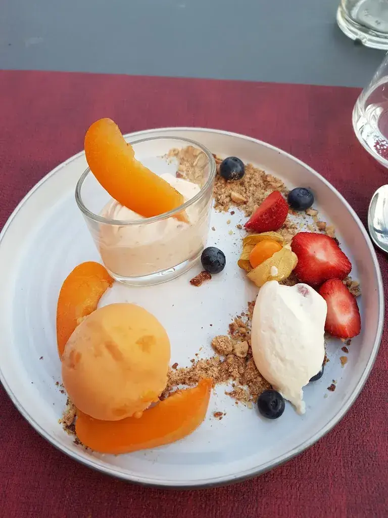 Manuela Schnyder_Senza Punti_Contra_review