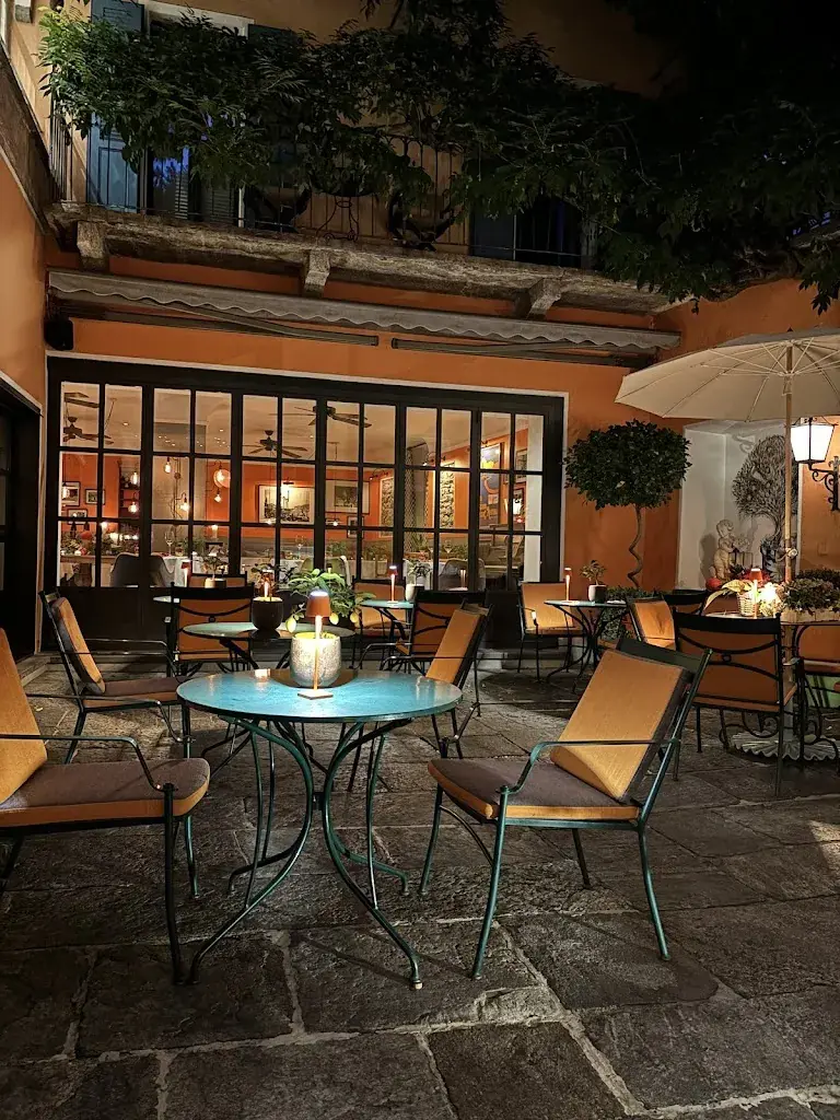 Sto_Cortile dei Beati_Ascona_reseña