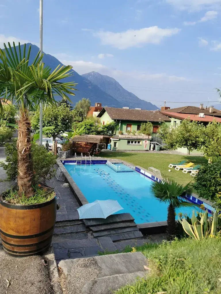 Charlett Marchesi_Bamboohouse Motel Riazzino_Lavertezzo Piano_review