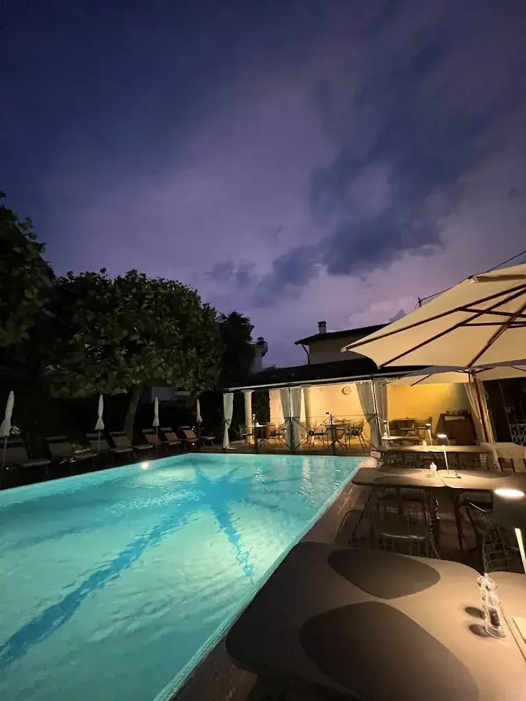 Heu Nick_Caesar's Restaurant & Lounge_Brissago_review