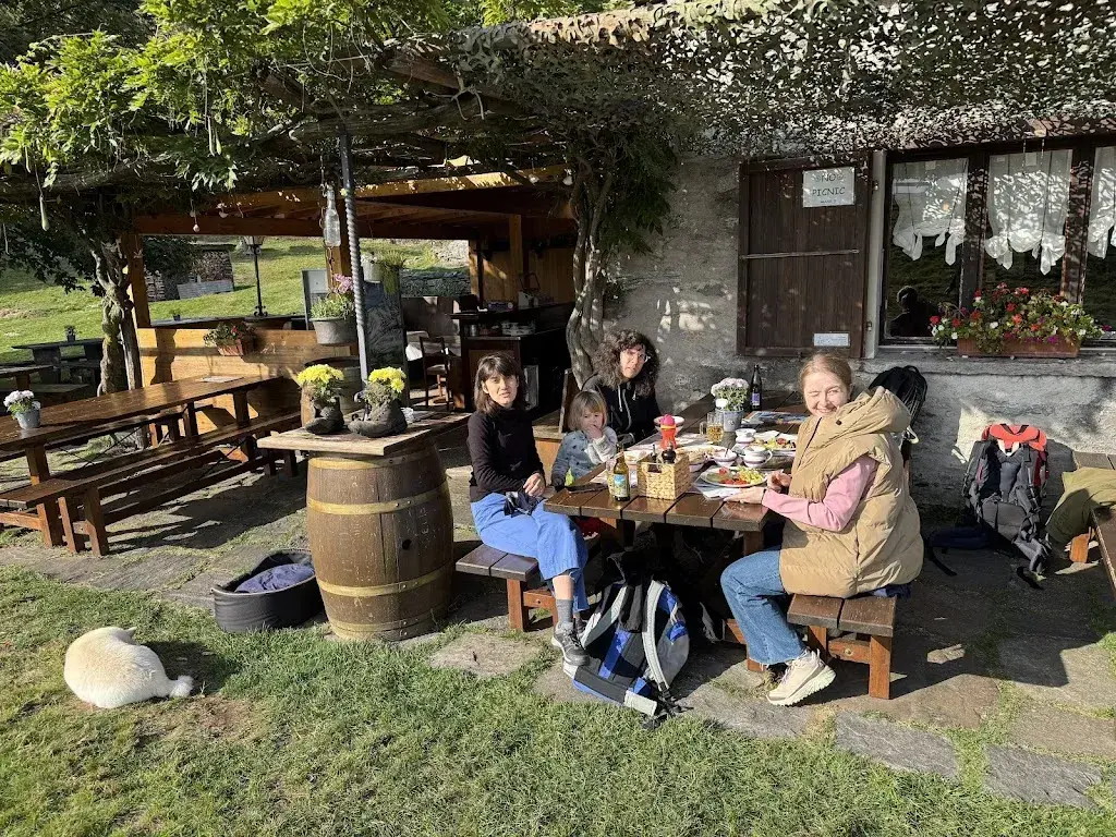 Andrey Ponomarev_Capanna di Monti di Lego_Mergoscia_review