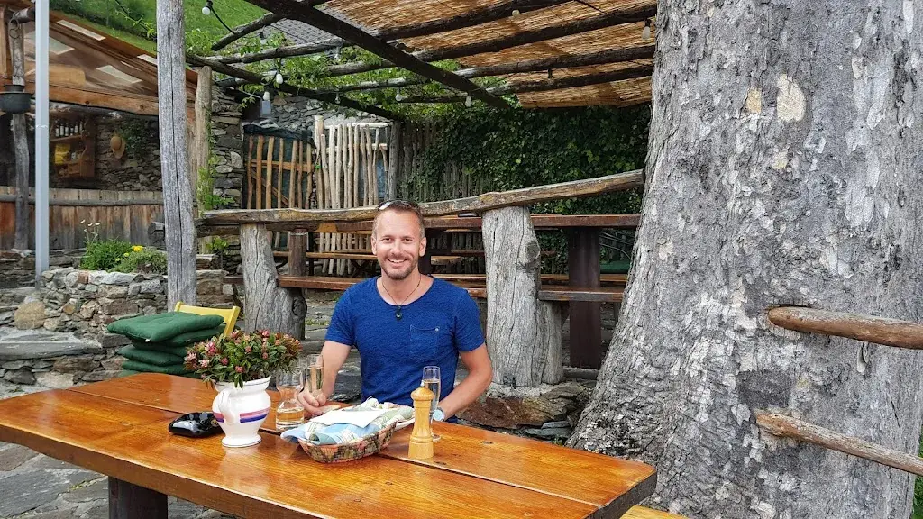 Rene von Holzen_Grotto la Ginestra da Ghilardi_Ronco sopra Ascona_review