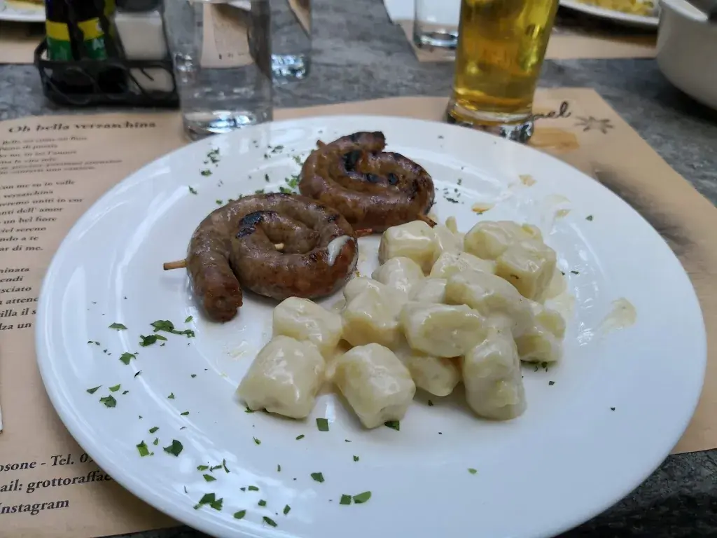 Gabriel Herter_Grotto Raffael_Losone_review