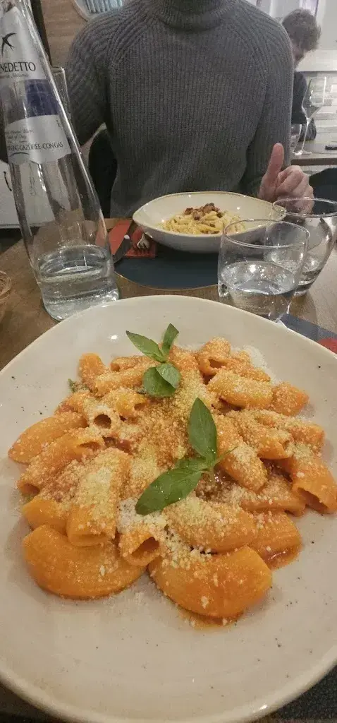 Katerina Lazaropoulou_Vivo Bistrò_Muralto_avis