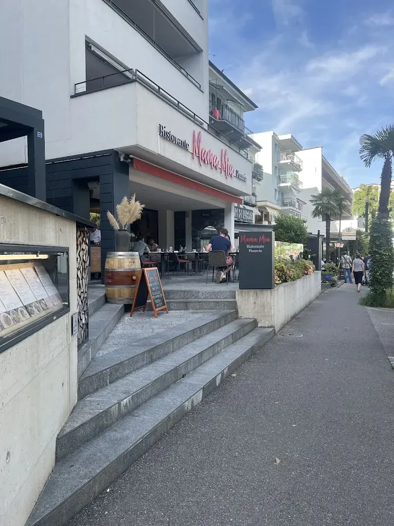 Hoop Raphael_Mama Mia Ristorante Pizzeria_Locarno_review