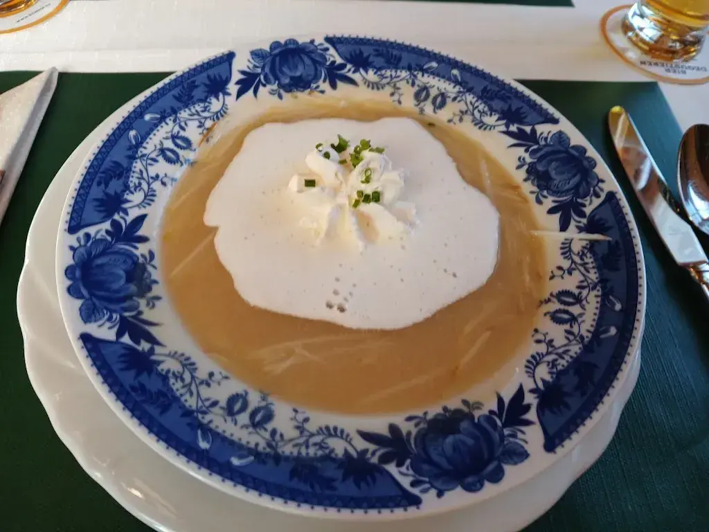 Toujours Bienveillante_Gasthof zum Rössli_Schafhausen_review