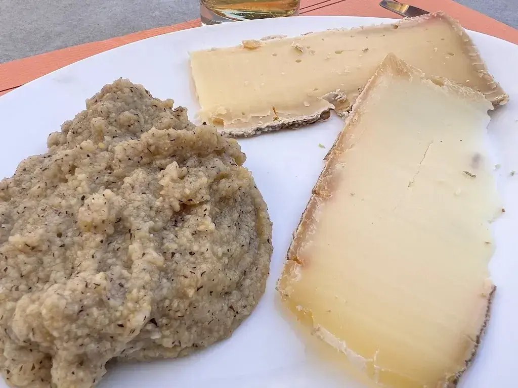 Konrad Busslinger_Bar Onsernonese_Spruga_review