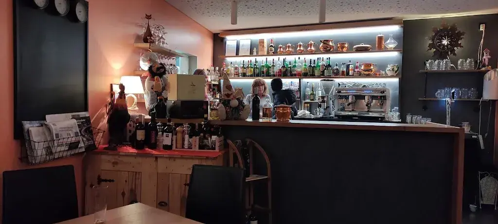 Edi Burlon_Cafe' de la Poste_Arogno_review