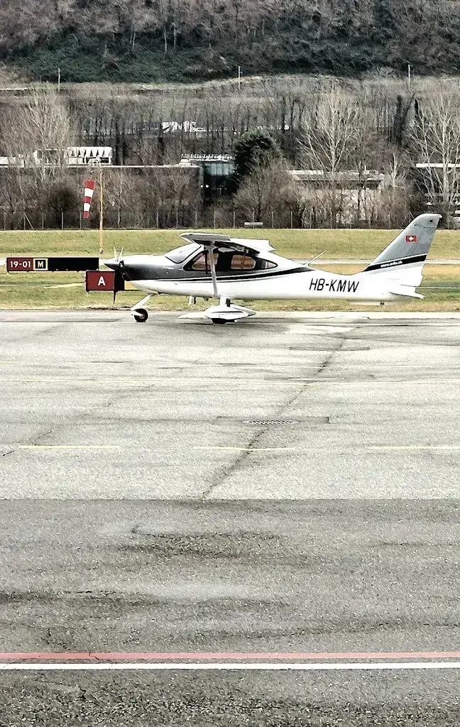 Alan Douard_Airport Café_Agno_review