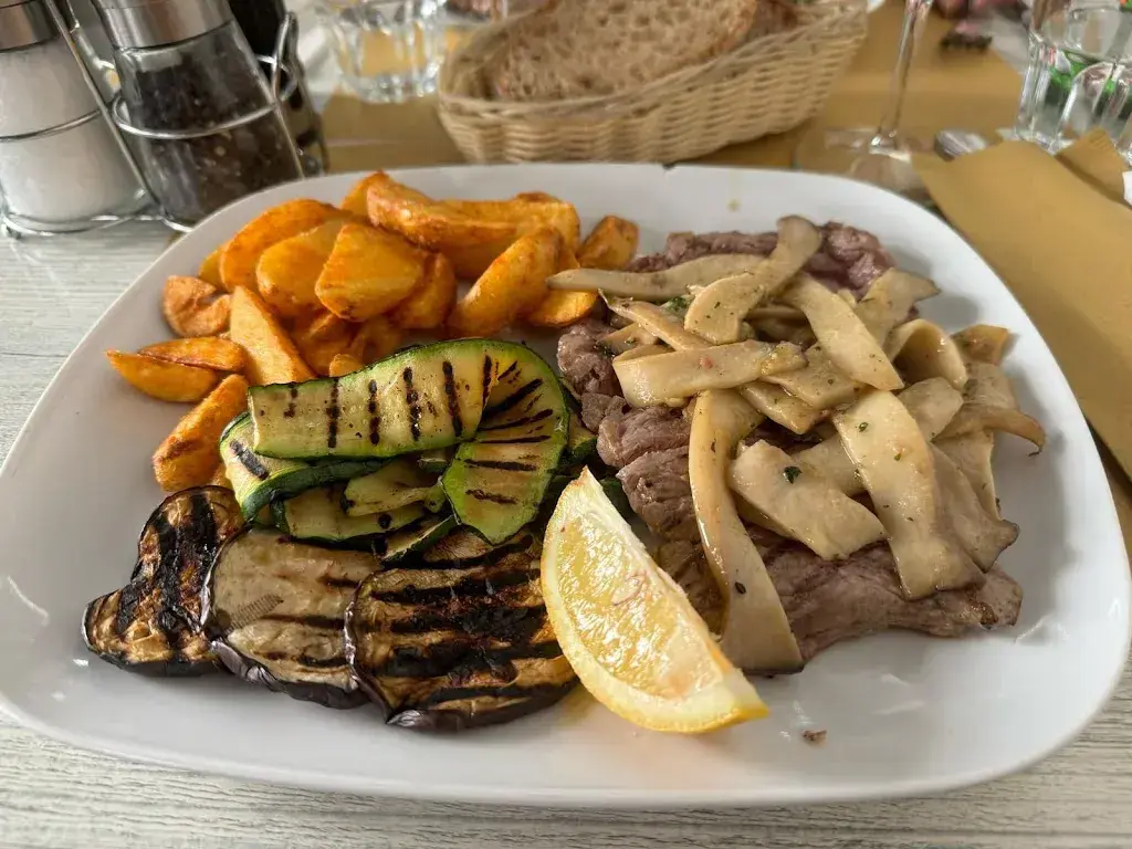 Sophie Barry_Osteria Bar Tennis Cureglia_Cureglia_review