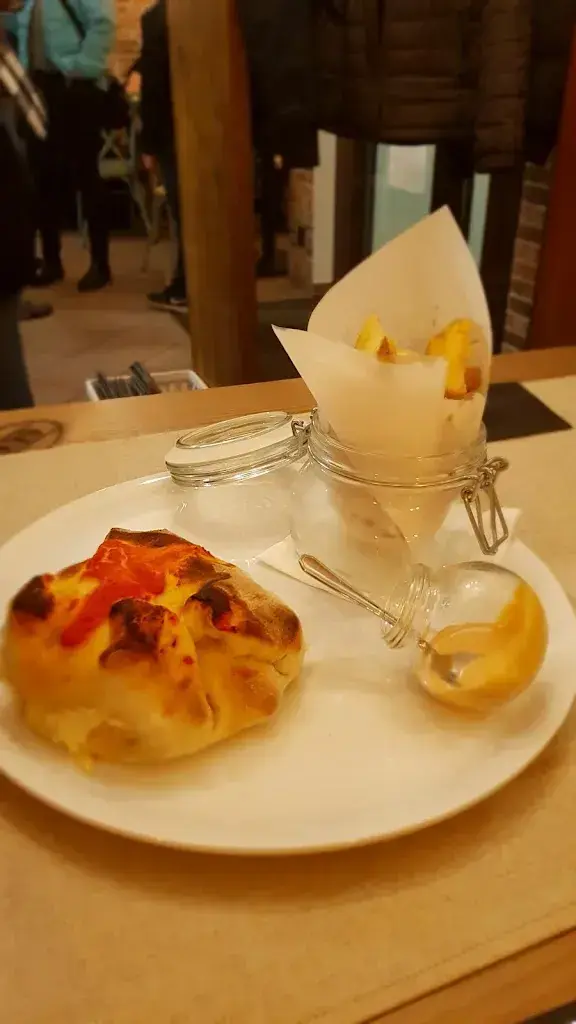 Christian Bernardi_Bar Pizzeria Gufo Café_Lamone_review