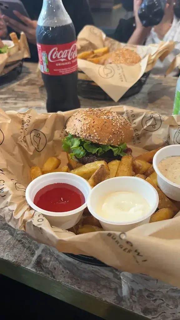 Hala_HolyCow! Gourmet Burger Co. GRANCIA_Grancia_review