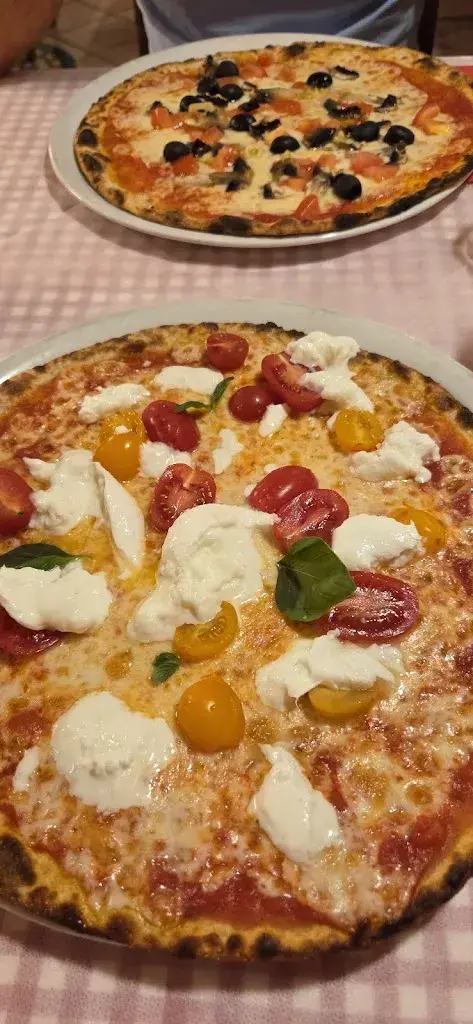 Leonie_Bar Trattoria Pizzeria Della Volpe_Italy_review