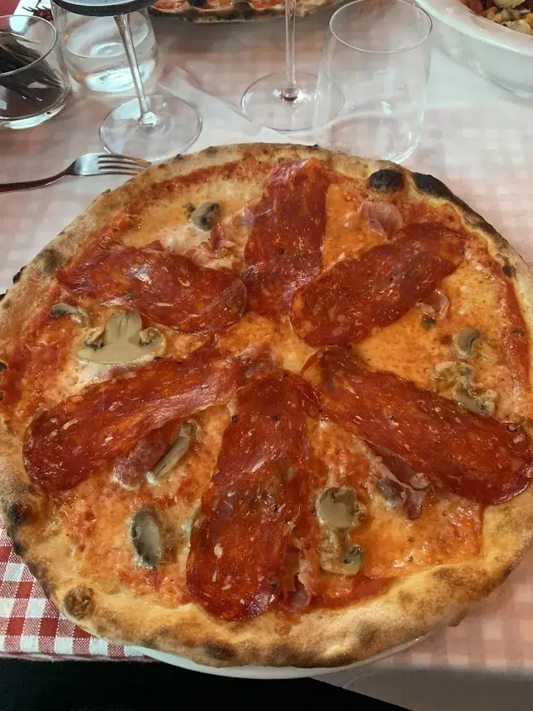 Max H._Bar Trattoria Pizzeria Della Volpe_Italy_review