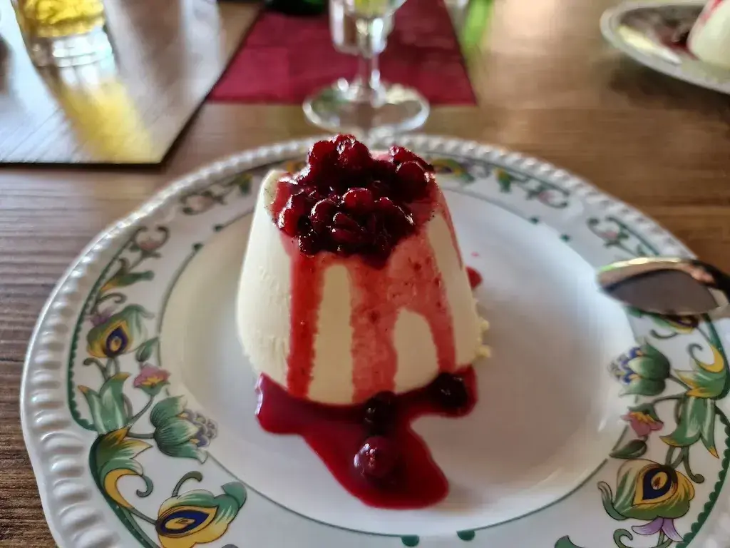 Zsuzsanna Klein_Ristorante Pizzeria Terrazza delle Stelle_Paradiso_avis