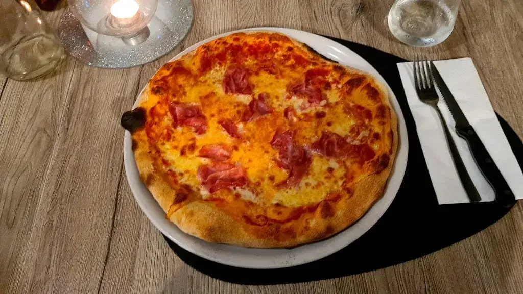 Phoebe Skye_Ristorante Pizzeria Centro Massagno_Massagno_review