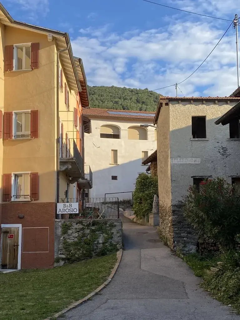 Arjan Helmantel_Guesthouse Arosio_Alto Malcantone_review