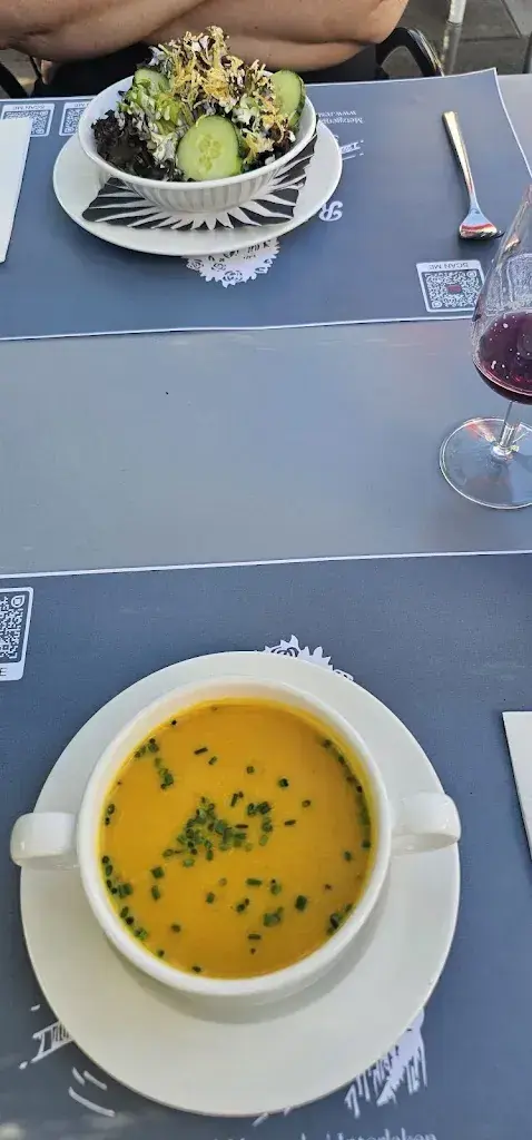 Janick Marti_Brunnen_Hersiwil_review