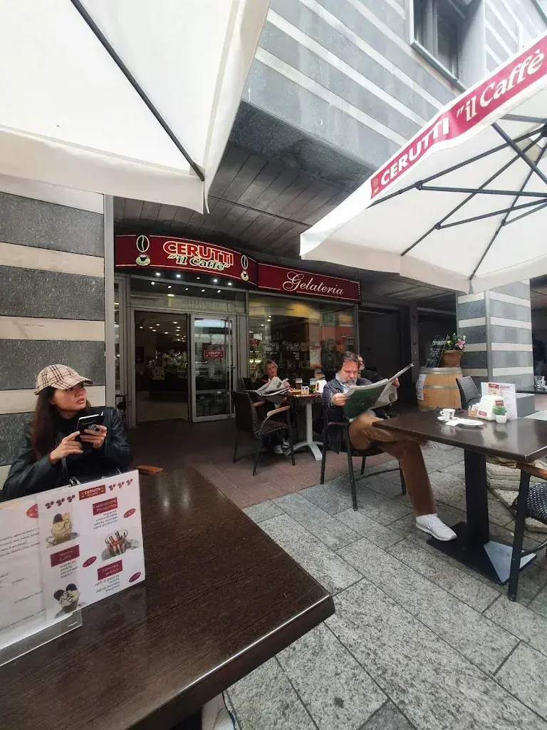 Carmen Gymbabe_Bar Cerutti_Chiasso_review