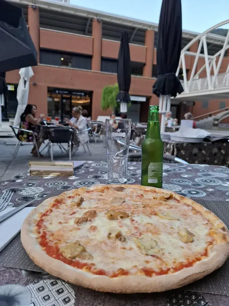 Bruno TT_Essenziale Restaurant and Pizza_Mendrisio_avis