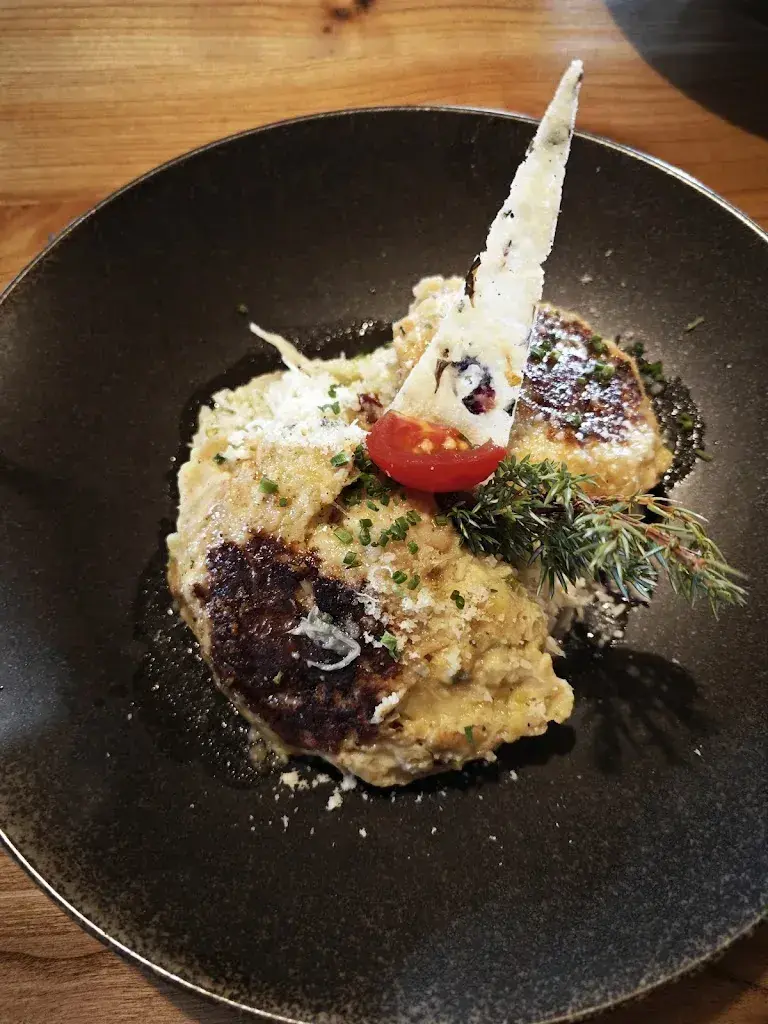 Ploy Tangphitayavet_Tschötsch Alm_Italy_review