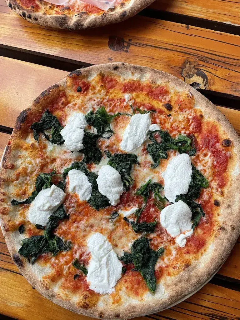 Amber Hoadley_Pizzeria Sporthütte_Italy_Bewertung