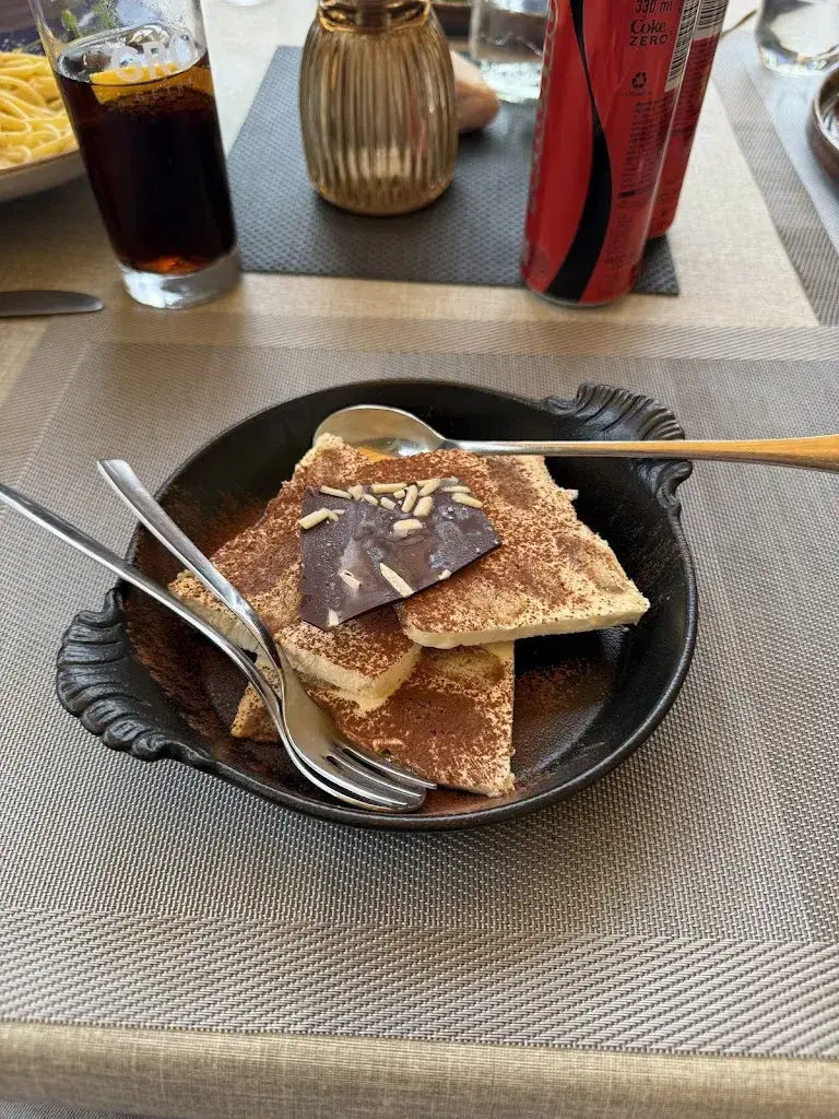 Olivia Martin_Pizzeria Restaurant Bachler_Italy_review