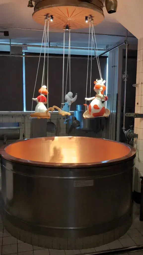 Leila Moro_Emmentaler Schaukäserei_Affoltern im Emmental_avis