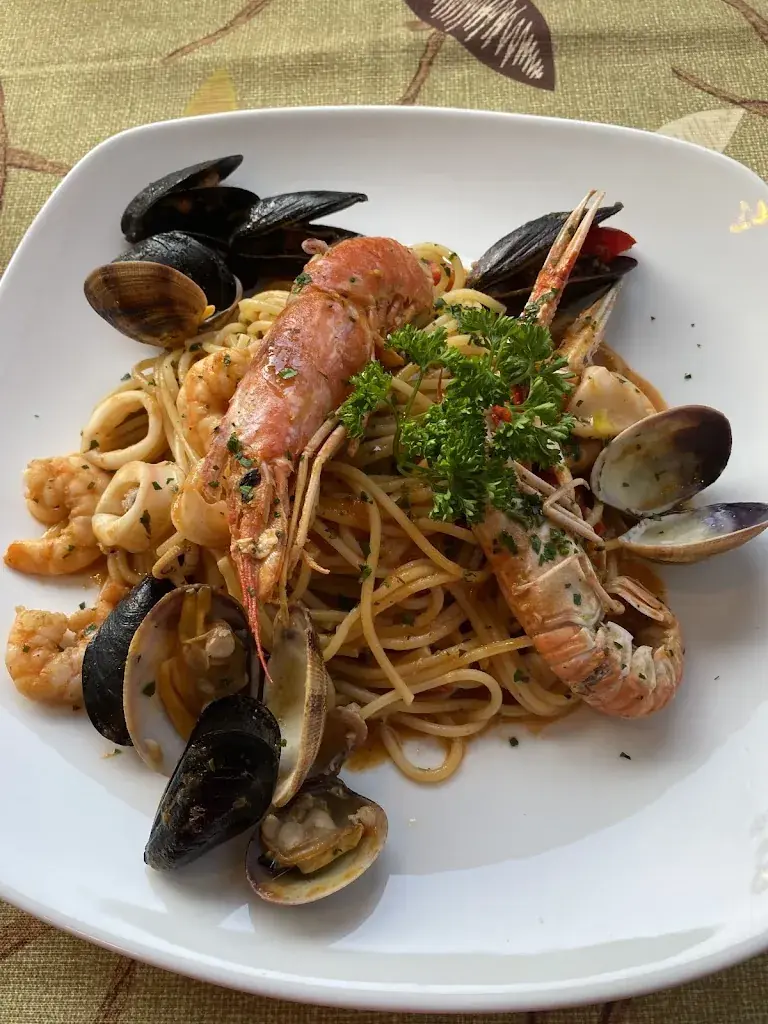 Alex Ngi_Ristorante Sociale_Riva San Vitale_review