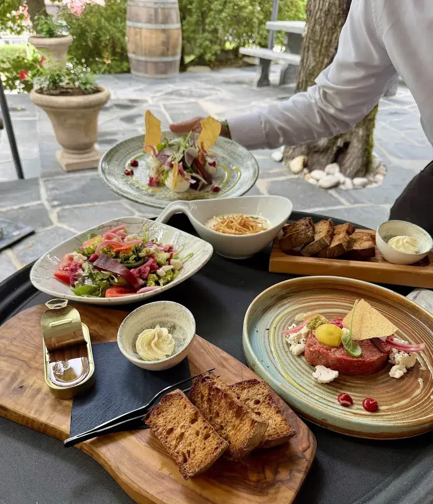 Denes Hunyady_Grotto Valmaggese_Avegno_review