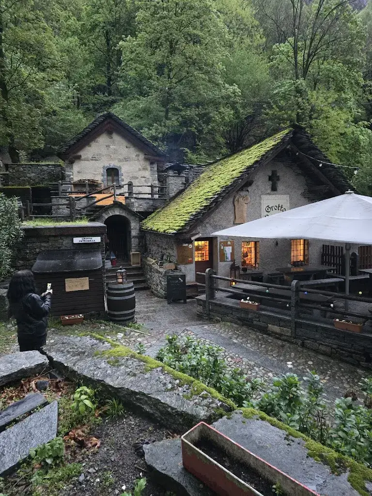 Jose Belso_Grotto Petronilla_Biasca_review