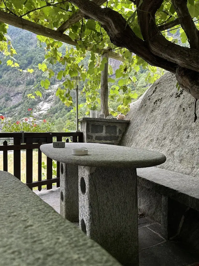 Nirav Sheth_Grott di Balói_Cevio_review