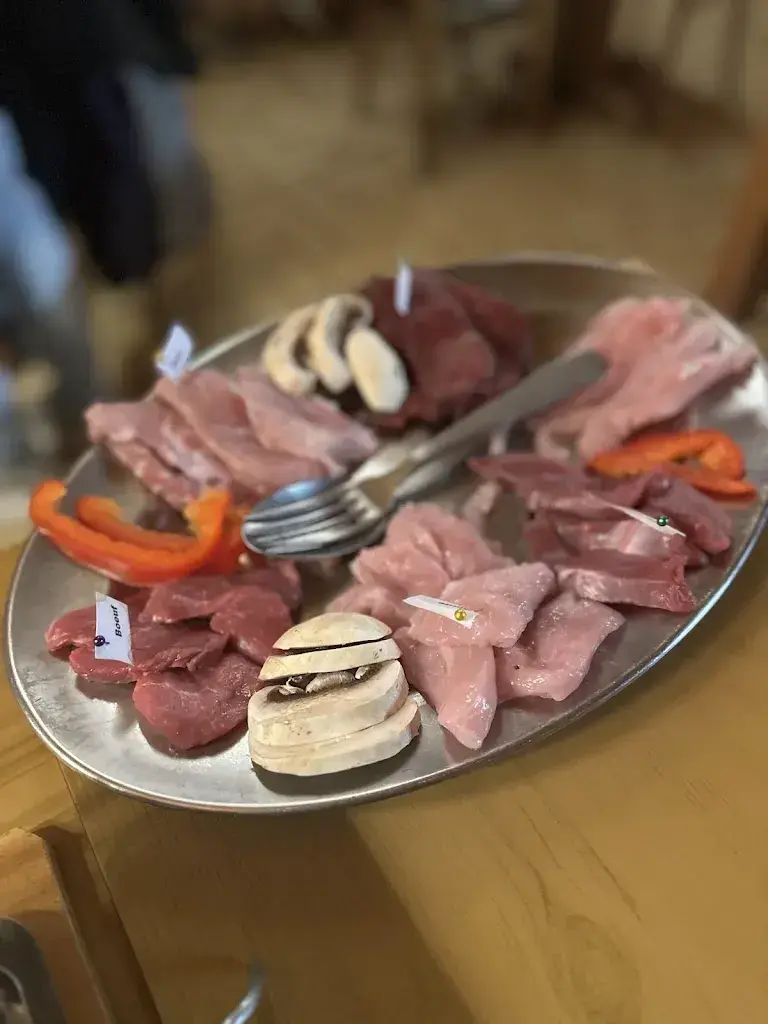 Vann Honggi_Restaurant La Promenade_Leytron_review