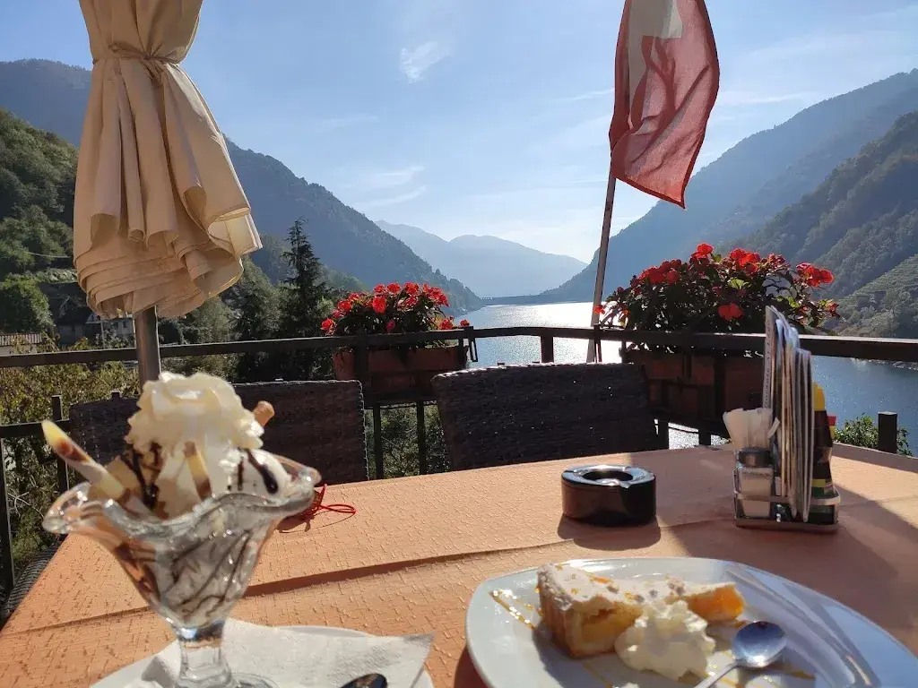 Chen-Ket Chai_Hotel Ristorante al Lago_Vogorno_review