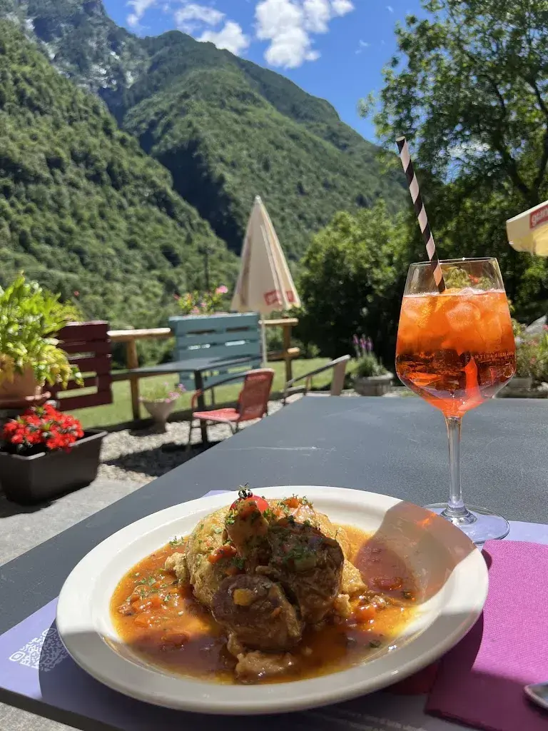 Lucia Pabon_Grotto Sassello_Gerra (Verzasca)_Bewertung