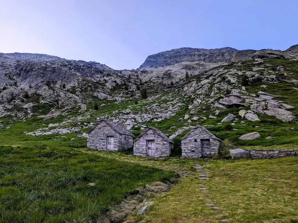 Michelangelo Diligenti_Capanna Cornavosa_Verzasca_review