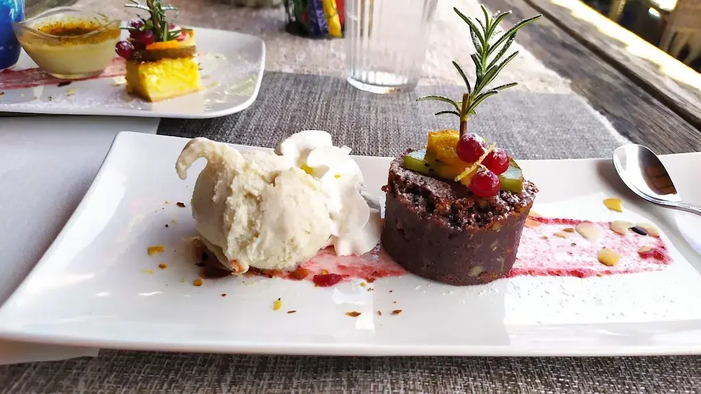 Nightmare Stalker_Buffet de la Gare Gryon , le bistrot de Coco & Albert_Gryon_review