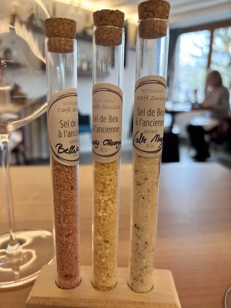 J. Olvera_Le Café Suisse_Bex_review
