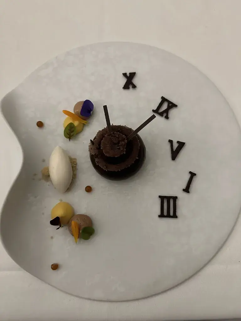 Sabine Munshi_Le Café Suisse_Bex_review