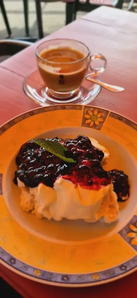 Miroslav Blaha_Café de Luan_Corbeyrier_review